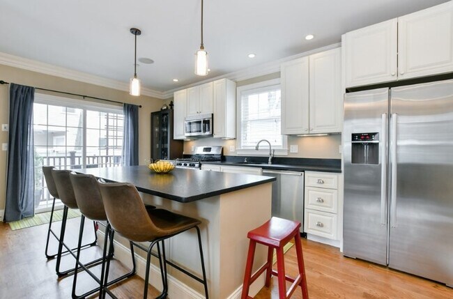 84 Linden St, Unit 1 in Boston, MA - Building Photo - Building Photo