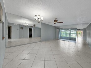 1035 Country Club Dr, Unit 407 in Margate, FL - Building Photo - Building Photo
