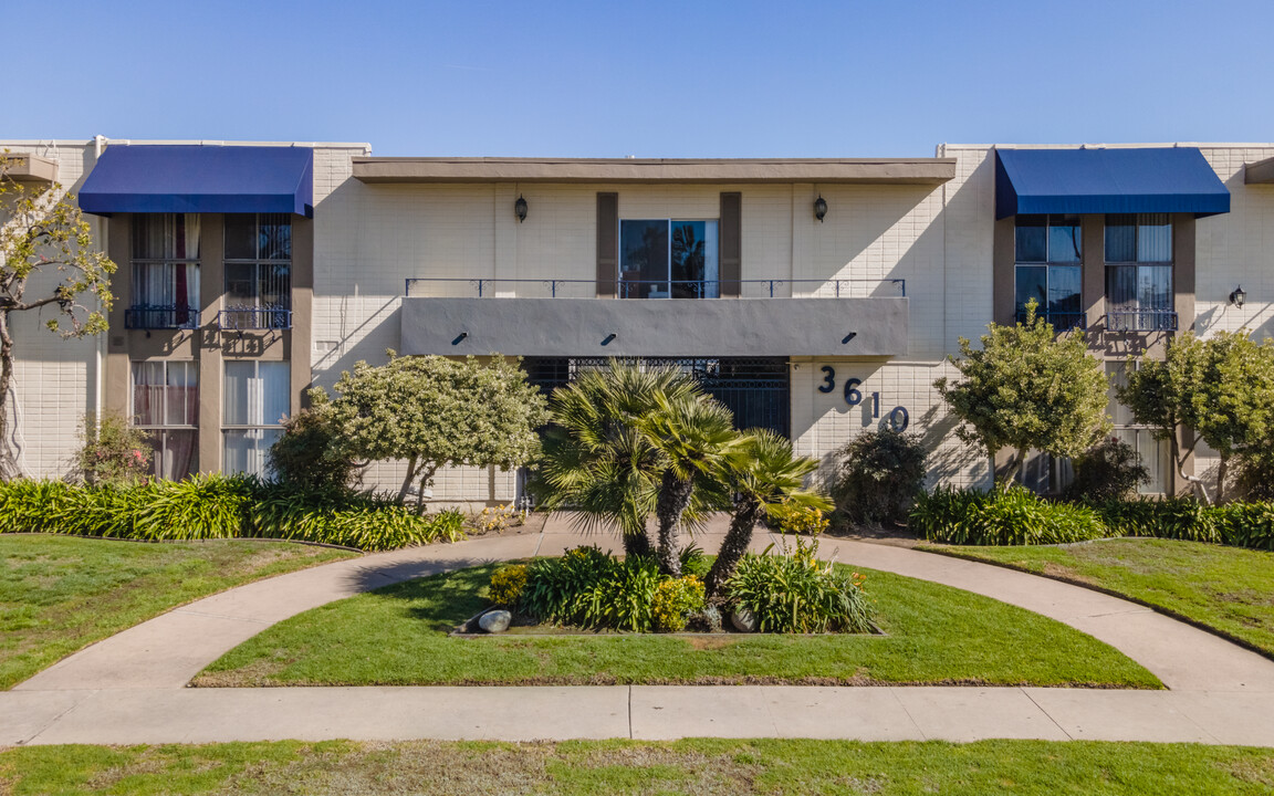 Lido Apartments - 3610 Midvale Ave in Los Angeles, CA - Building Photo