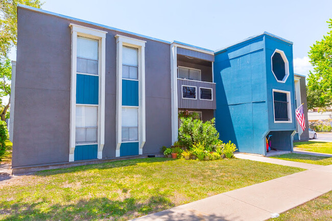 Aventine Apartments in Corpus Christi, TX - Building Photo - Building Photo