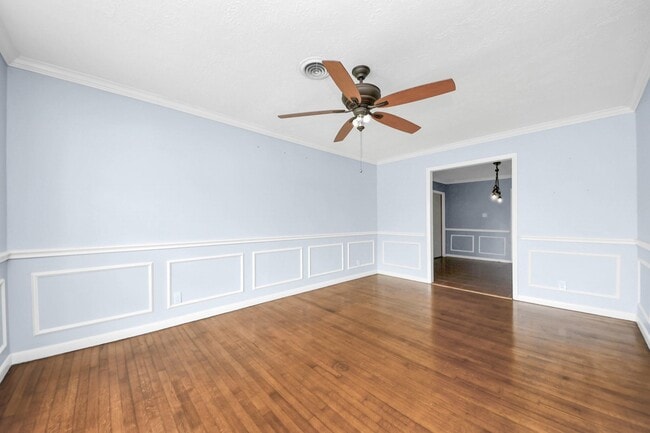 property at 2513 Leslie St