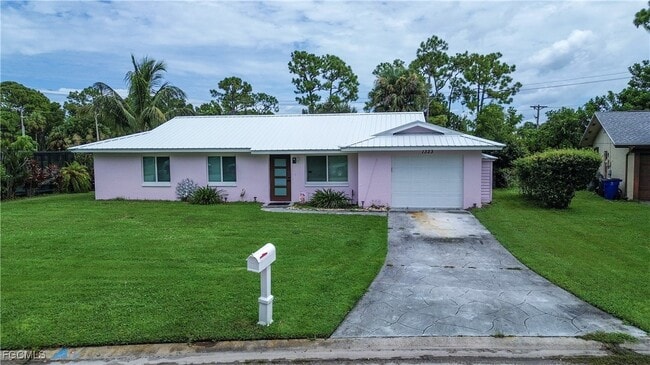 1323 Torreya Cir