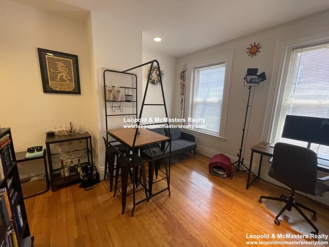 279 Newbury St, Unit 4 in Boston, MA - Building Photo - Building Photo