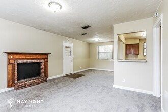 11477 Harlan Dr in Jacksonville, FL - Foto de edificio - Building Photo