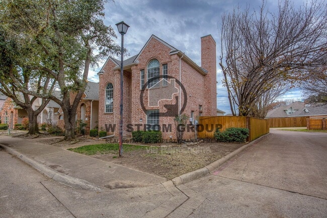 17951 Windflower Way in Dallas, TX - Building Photo - Building Photo