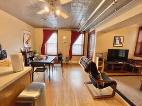 2334 W Belden Ave, Unit G in Chicago, IL - Foto de edificio - Building Photo