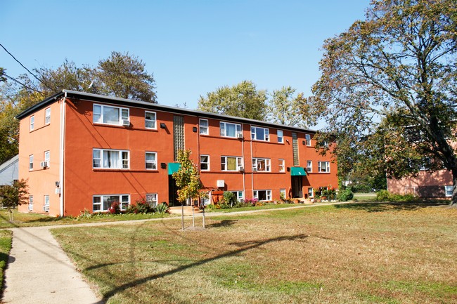 Madison Apartments in Annapolis, MD - Building Photo - Building Photo