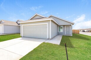 2404 Shady Grv in New Braunfels, TX - Building Photo