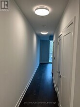 8-308 Manor Rd W in Toronto, ON - Building Photo - Building Photo