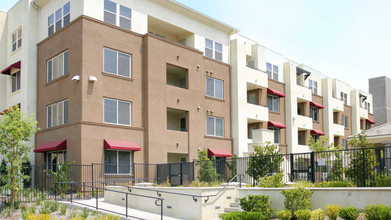 Bella Vista At Warner Ridge in Woodland Hills, CA - Building Photo - Building Photo