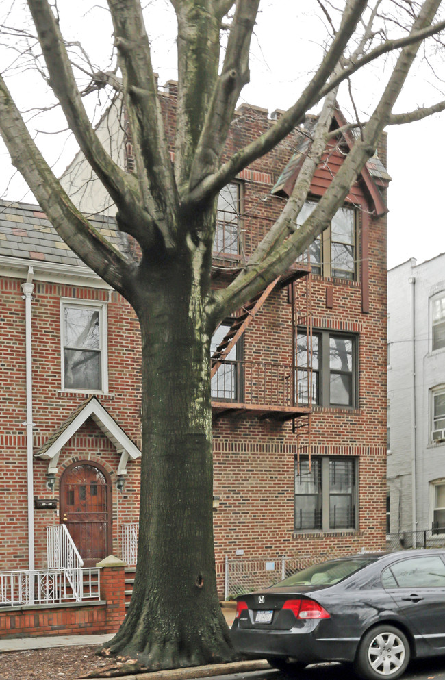 23-85 Crescent St in Astoria, NY - Building Photo - Building Photo