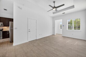 17606 SW 149th Pl in Miami, FL - Building Photo - Building Photo