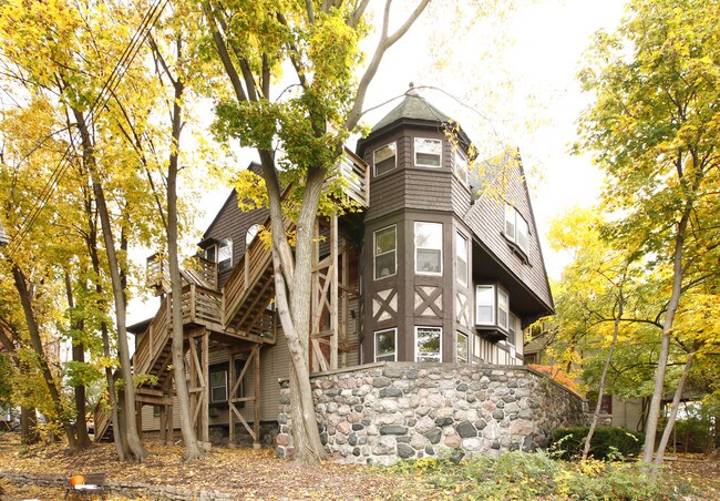 1000 E Ann St in Ann Arbor, MI - Foto de edificio - Building Photo