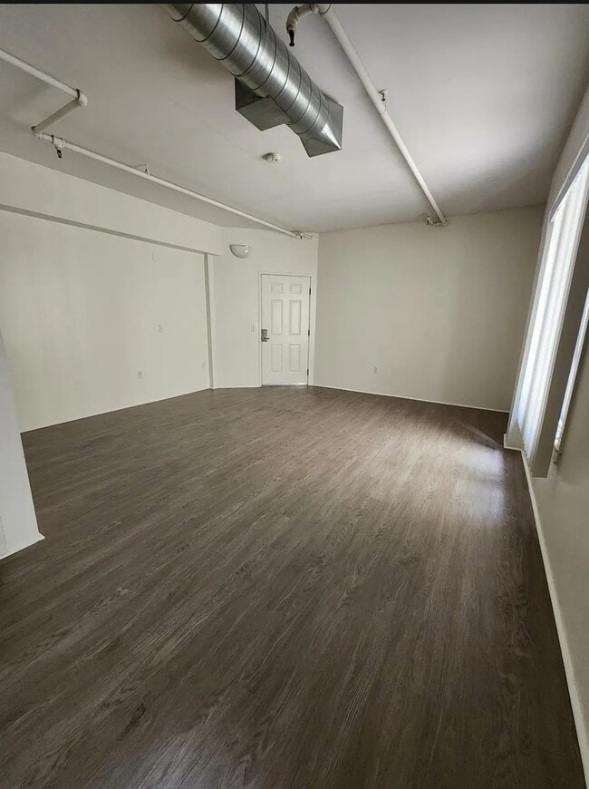 1055 6th Ave