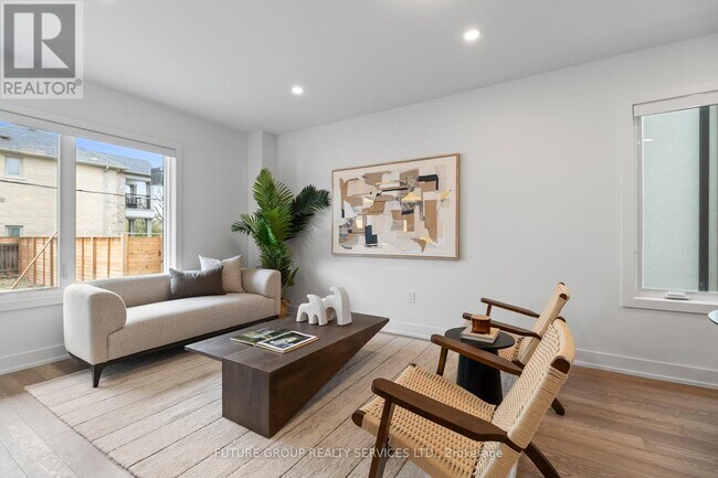 34 Poplar Ave in Toronto, ON - Building Photo - Building Photo