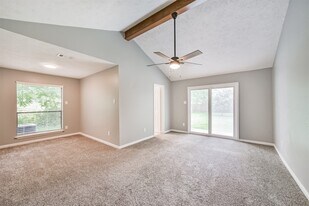 8402 Pine Shores Dr in Humble, TX - Building Photo