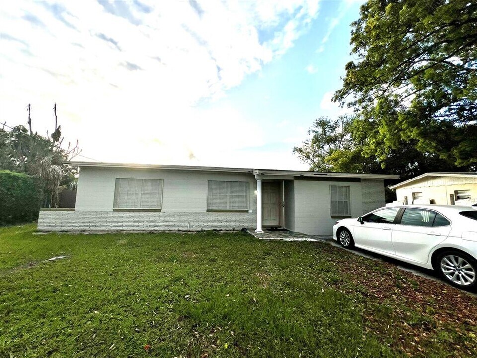 5009 Deauville Dr in Orlando, FL - Building Photo