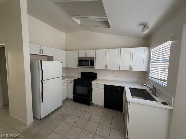 8220 Neptune Beach Ave in Las Vegas, NV - Building Photo - Building Photo