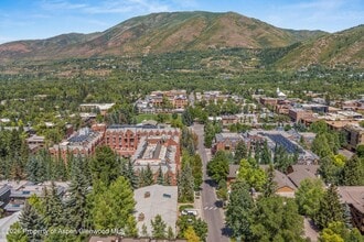 731 S Mill St in Aspen, CO - Building Photo - Building Photo