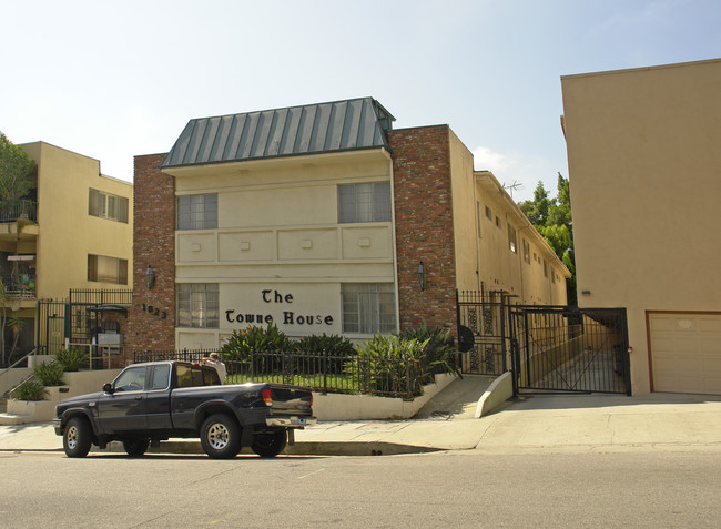 1823 N Fuller Ave in Los Angeles, CA - Foto de edificio - Building Photo