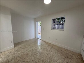 52 Flagami Blvd in Miami, FL - Building Photo - Building Photo