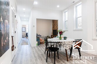 2744 W Division St, Unit 4F in Chicago, IL - Building Photo - Building Photo