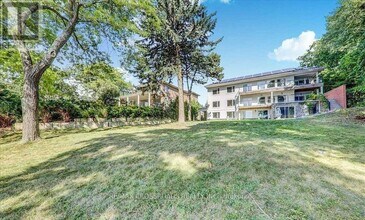 9 Redland Crescent E in Toronto, ON - Building Photo - Building Photo