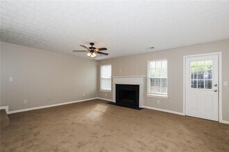 655 Belle Grove Dr in Jonesboro, GA - Foto de edificio - Building Photo