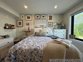 35 Hunnewell Ave in Boston, MA - Building Photo - Building Photo