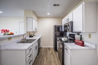 Gramercy East Apartments in Horn Lake, MS - Foto de edificio - Building Photo