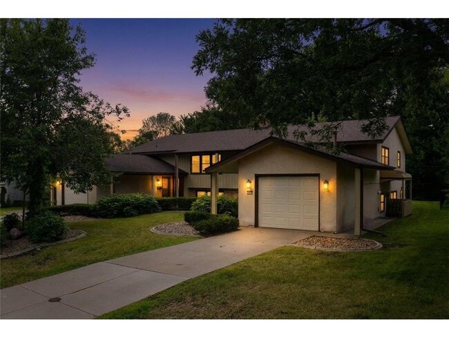 property at 3308 Roosevelt Ct NE