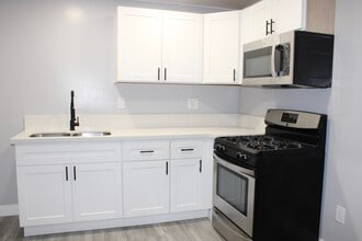 10252 Vena Ave in Arleta, CA - Building Photo - Building Photo