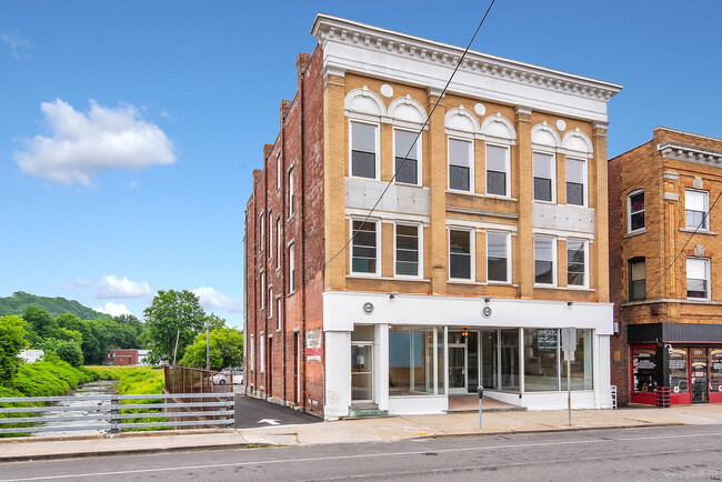 120 E Main St in Torrington, CT - Building Photo - Building Photo