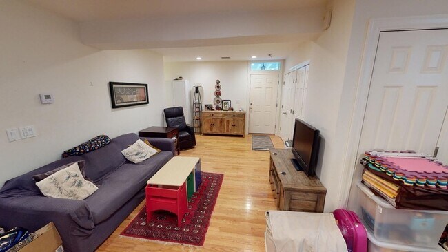 98 University Rd, Unit G in Brookline, MA - Building Photo - Building Photo