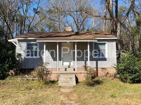 239 Pineneedle Rd in Columbia, SC - Building Photo