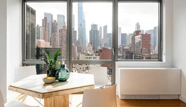 606 W 57th St in New York, NY - Building Photo - Building Photo