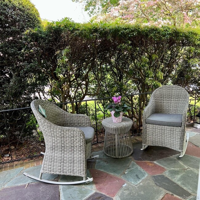 711 Pelhamdale Ave in Pelham, NY - Building Photo - Building Photo