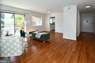 10637 Montrose Ave in Bethesda, MD - Building Photo - Building Photo