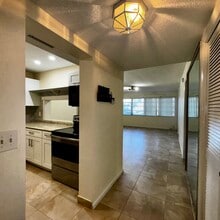 215 SE 3rd Ave, Unit 203A in Hallandale Beach, FL - Foto de edificio - Building Photo