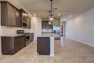 1207 Cascade Hls Dr in Arcola, TX - Building Photo - Building Photo