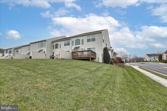 1801 Vista Dr in Mechanicsburg, PA - Building Photo - Building Photo