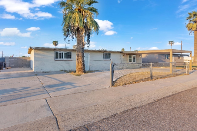 1908 E Lynne Ln in Phoenix, AZ - Building Photo - Building Photo