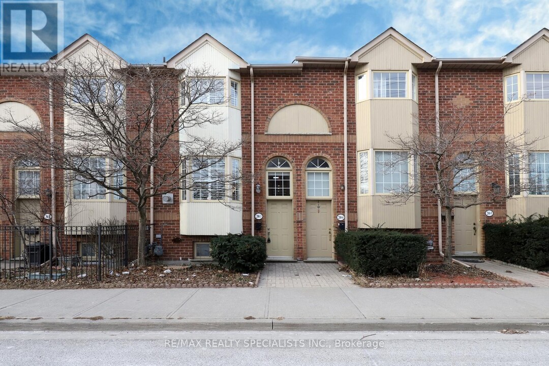 200-200 Royal York Rd in Toronto, ON - Building Photo