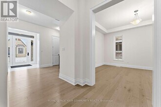 15 Saxby Farm Ave in King, ON - Building Photo - Building Photo