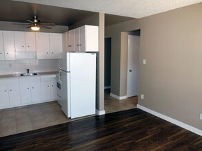 Majestic Apartments in Edmonton, AB - Building Photo - Building Photo