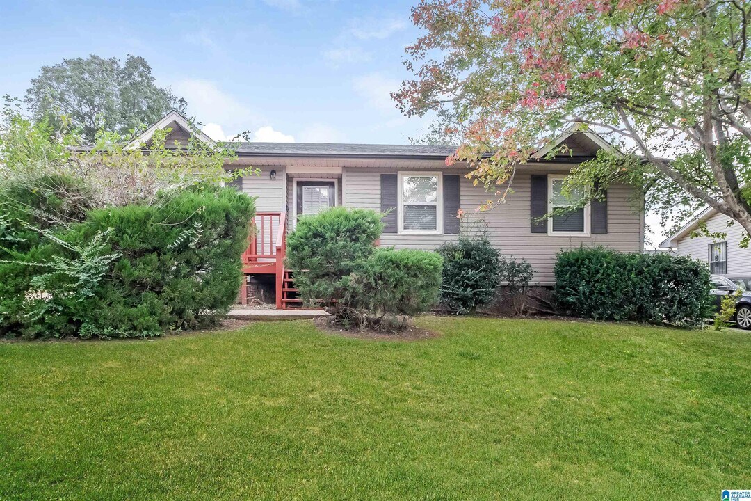 525 Oak Crest Dr in Birmingham, AL - Building Photo