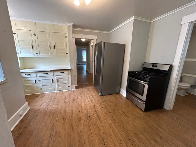 2445 2nd St, Unit Lower