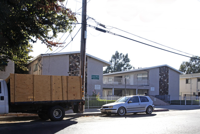 Creekside Garden Apartments in San Jose, CA - Building Photo - Building Photo