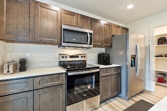 101 Erickson Ave in Shady Cove, OR - Building Photo - Building Photo