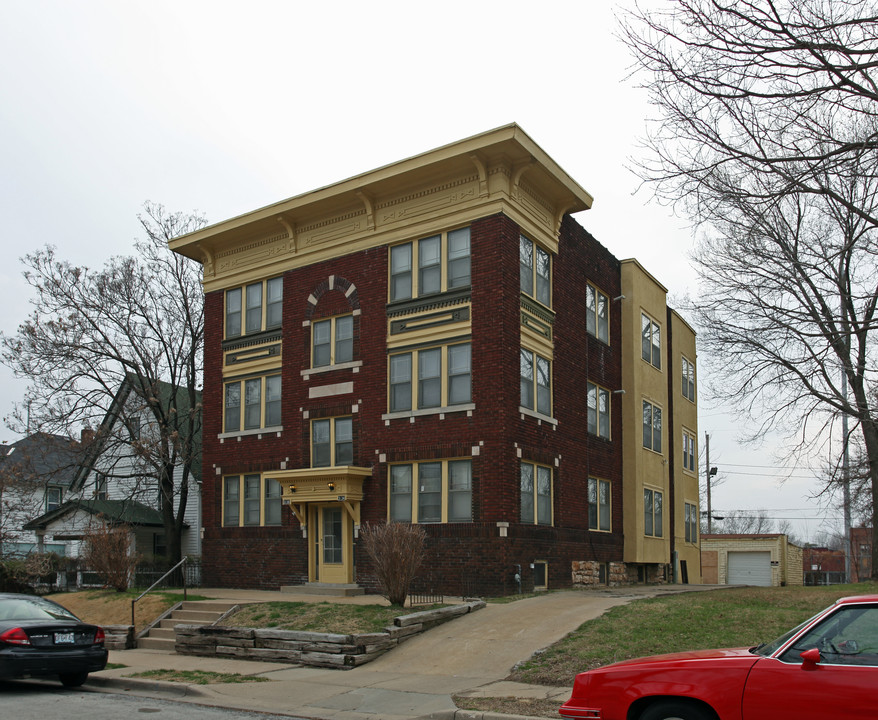 Tower Apartments in Kansas City, MO - Building Photo